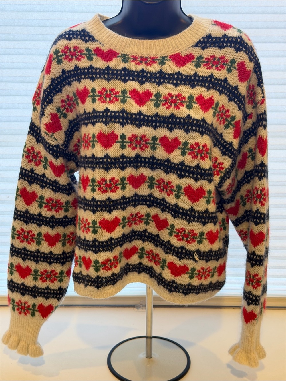 Old Navy Fair Isle Heart Crew White Sweater Red Green Navy Colors Women’s M